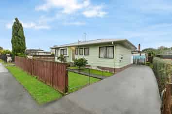 2/13 John Street, Mangere East