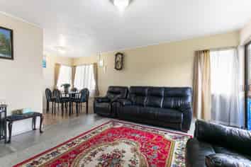 2/13 John Street, Mangere East