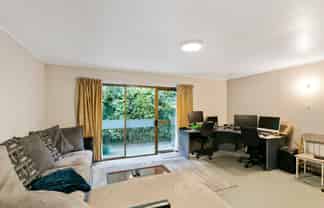 2/273 Grounsell Crescent, Belmont