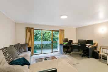 2/273 Grounsell Crescent, Belmont