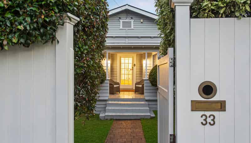 1/33 Abbotts Way, Remuera