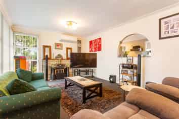 10 Lincoln Road, Manurewa East