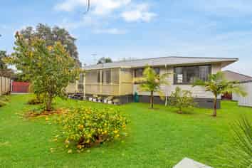 10 Lincoln Road, Manurewa East