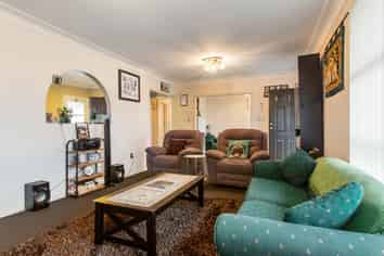 10 Lincoln Road, Manurewa East