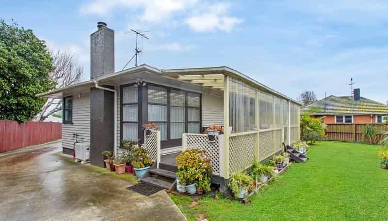 10 Lincoln Road, Manurewa East