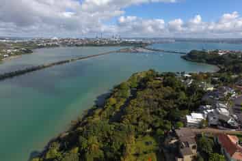 25 & 25A Awarua Crescent, Orakei