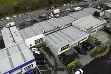 Busy Brougham Street Profile