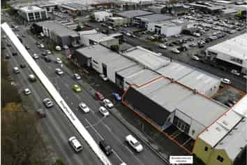 Busy Brougham Street Profile