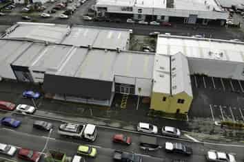 Busy Brougham Street Profile