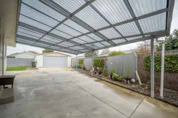 48 Amberley Avenue, Westbrook