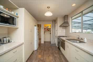 48 Amberley Avenue, Westbrook