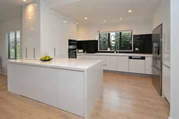 22 Pohutukawa Crescent, Parklands