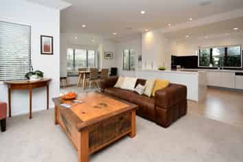 22 Pohutukawa Crescent, Parklands