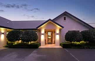 22 Pohutukawa Crescent, Parklands