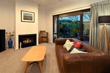 22 Pohutukawa Crescent, Parklands