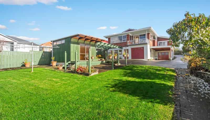 4291 Great North Road, Glendene