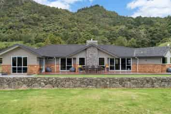 145 Great North Road, Kamo