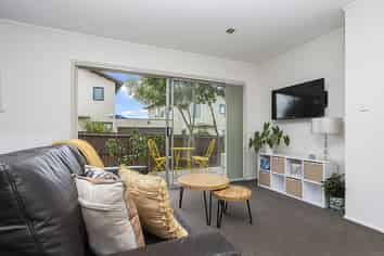 2/15 Riverview Road, Panmure