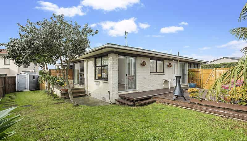 2/15 Riverview Road, Panmure