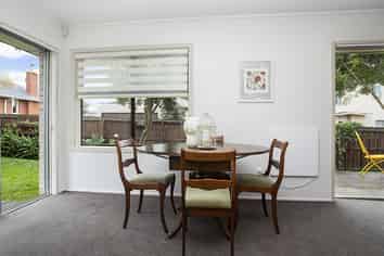 2/15 Riverview Road, Panmure