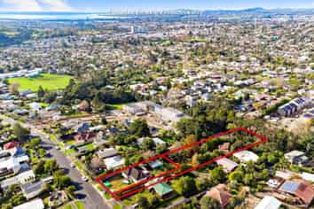 118 & 118A Rosier Road, Glen Eden