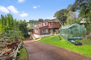 118 & 118A Rosier Road, Glen Eden