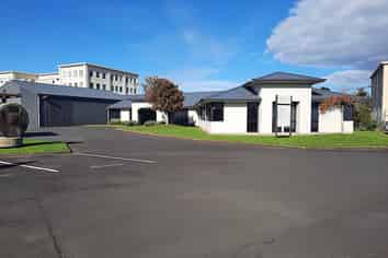 Large Office Format with Warehouse