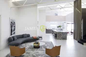 Gorgeous Sale Street Character - Fully-fitted