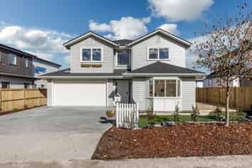 4 Fender Place, Long Bay