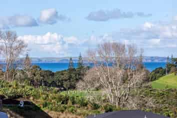 4 Fender Place, Long Bay