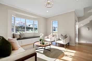 4 Fender Place, Long Bay