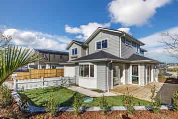 4 Fender Place, Long Bay