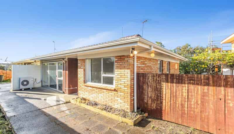 2/6 Pamela Place, New Lynn