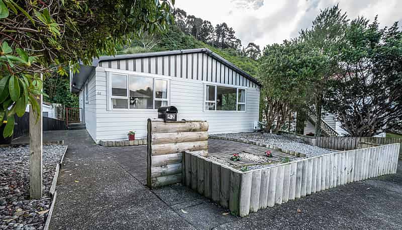 52 Kiwi Crescent, Tawa