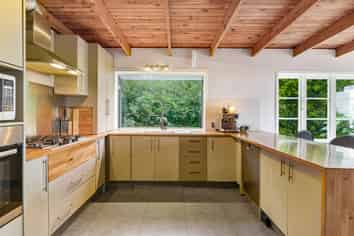 525 Whitford Road, Whitford