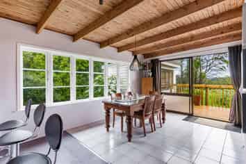 525 Whitford Road, Whitford