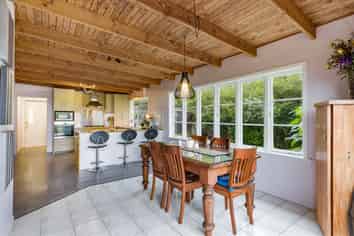 525 Whitford Road, Whitford