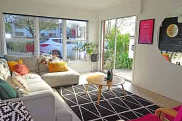 Professional office  in Hamilton East