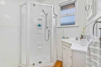 4/4 Kowhai Road, Campbells Bay