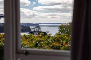 4/4 Kowhai Road, Campbells Bay