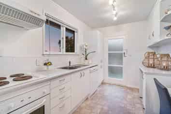 4/4 Kowhai Road, Campbells Bay