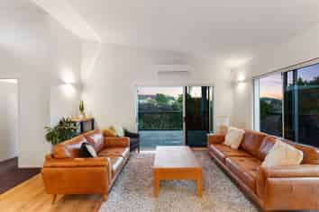 10 Baulcomb Parade, Windsor Park