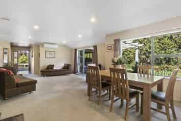 12 Essendon Court, Glenview