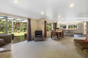 12 Essendon Court, Glenview