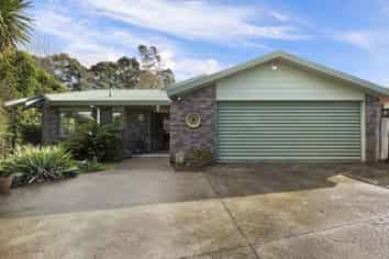 12 Essendon Court, Glenview