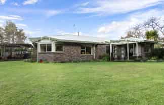 12 Essendon Court, Glenview