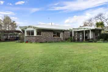 12 Essendon Court, Glenview