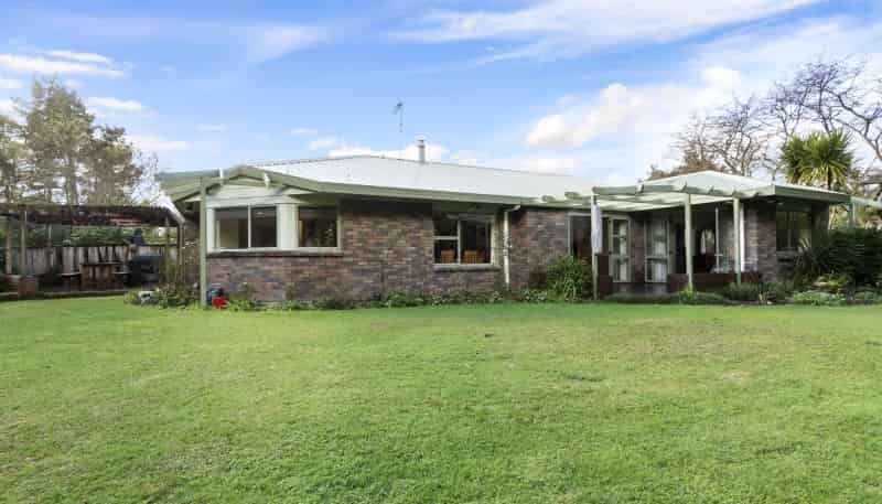 12 Essendon Court, Glenview