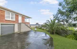 28D Sunnynook Road, Sunnynook