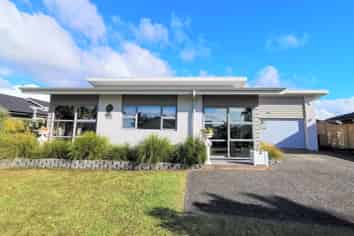 98 Barbados Way, One Tree Point